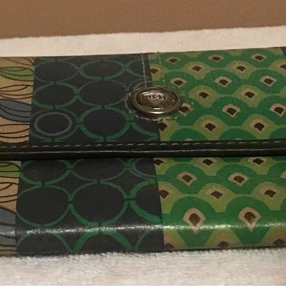 Fossil Green Print Wallet - Picture 2 of 10